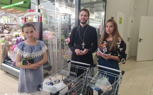 Троицкий приход принял участие в епархиальной акции "Соберем ребенка в школу" фото 1