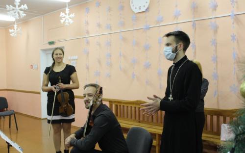 Молодежь прихода посетила детский коррекционный центр г. Слонима фото 10