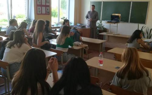 Иерей Сергий провел беседу с учащимися Слонимского колледжа фото 5